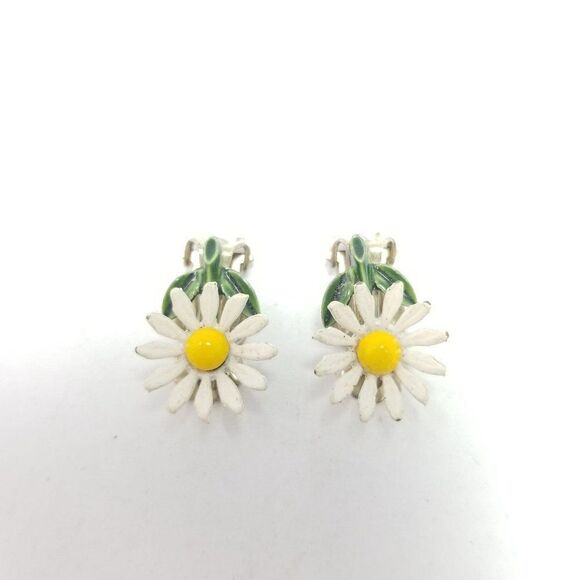 Vintage White Daisy Enamel Clip On Earrings, Cute Retro Design, Estate - Picture 2 of 6